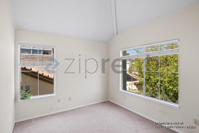 Building Photo - 914 Vista Pointe Dr