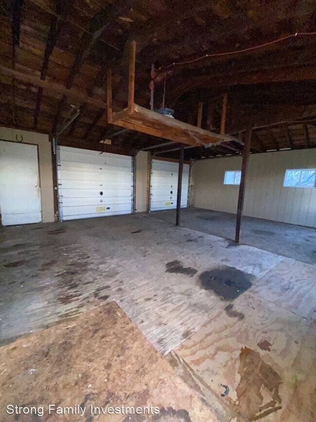 Building Photo - 3 br, 1 bath House - 9155 Plymouth Street
