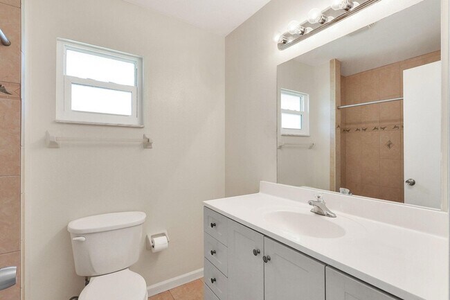 Building Photo - 1612 SE Cascella Ct