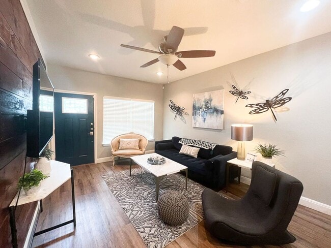 Building Photo - 3 Bedroom / 2 Bathroom super cute house for lease!