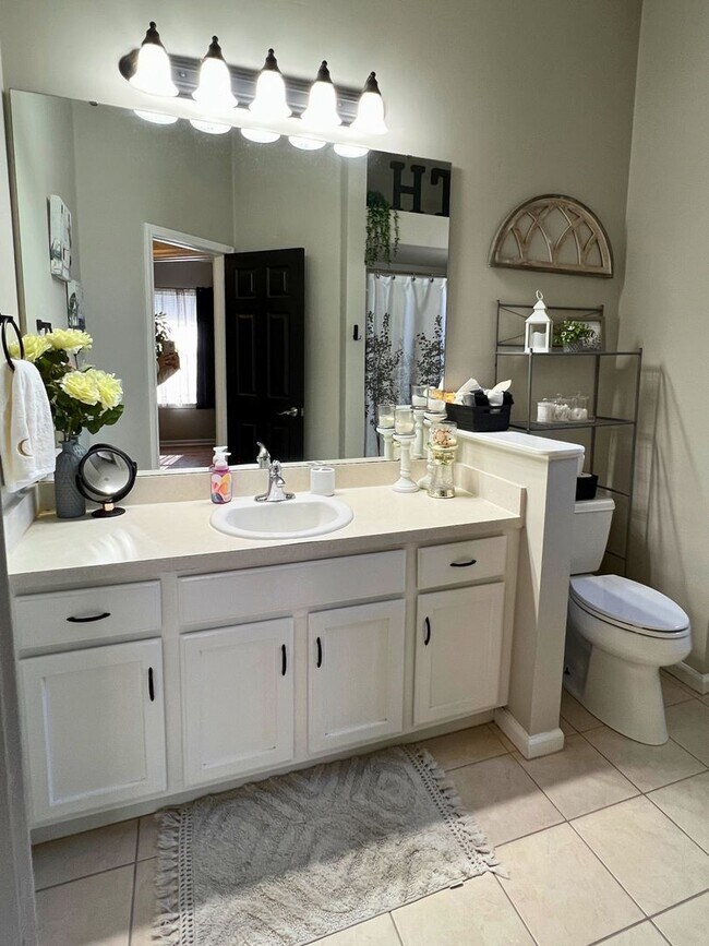 Building Photo - Charming 3-Bedroom, 2-Bath Home with Large...