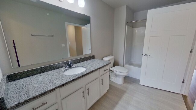 Building Photo - Condo Style Upper 2 Bedroom 1 Bathroom Apartment