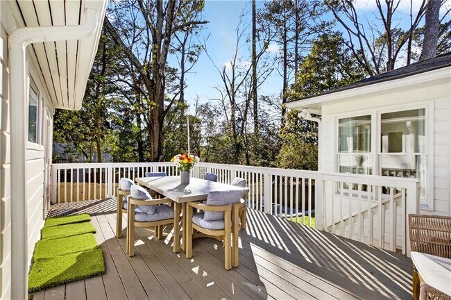 Building Photo - 2226 Melante Dr NE