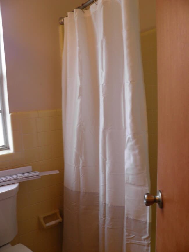 Building Photo - 212 Priscilla Dr