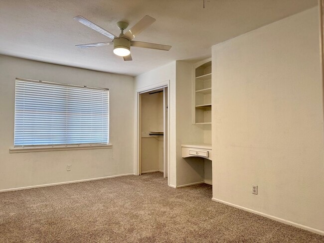 Building Photo - House For Rent