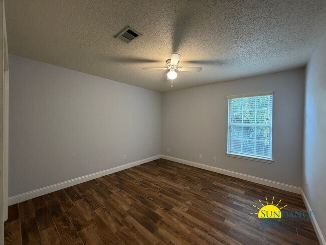Building Photo - 82 10th Ave