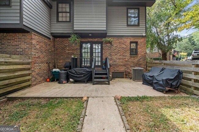 Building Photo - 541 N White St