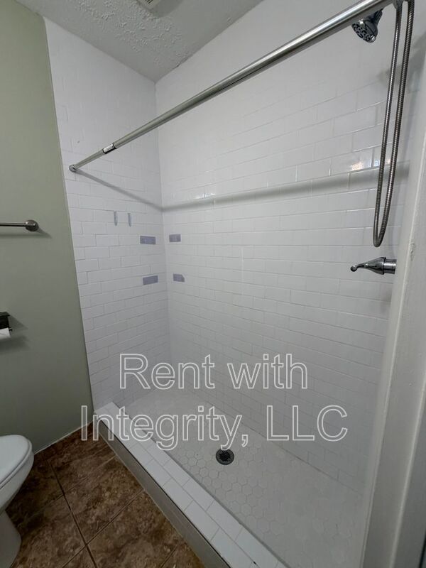 Building Photo - 2304 Hartsfield Ct
