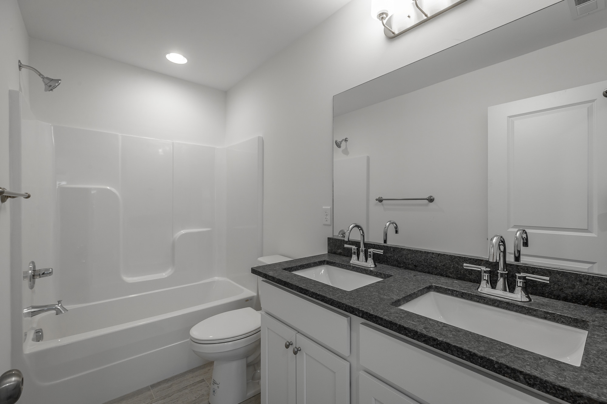 Building Photo - 5547 Stream Ln