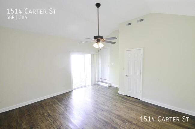 Building Photo - Updated spacious 5-bed with a fenced-in yard!