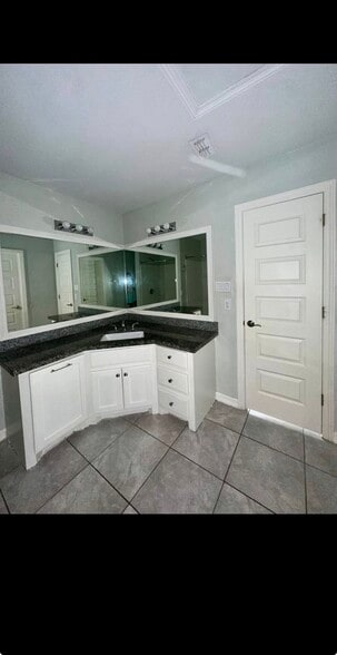 Building Photo - 205 Teak Dr