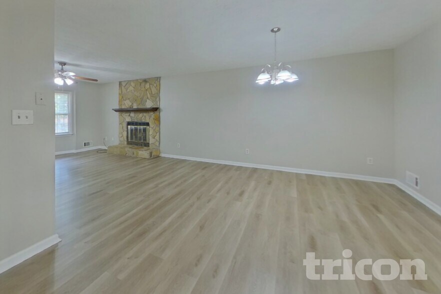 Building Photo - 3735 Linwood Way