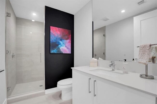 Building Photo - 301 1st St S