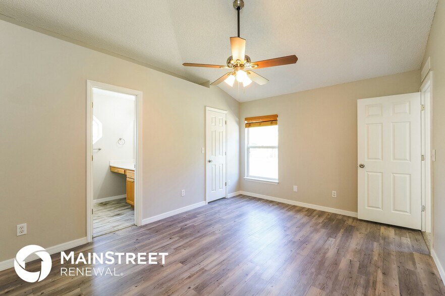 Building Photo - 615 NW North Macedo Blvd