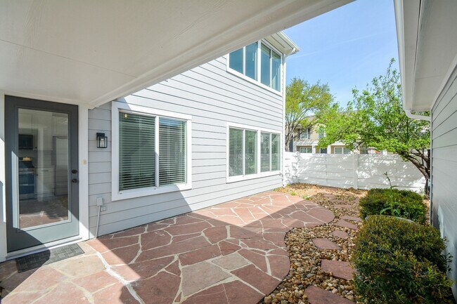 Building Photo - 9939 Farrell Dr