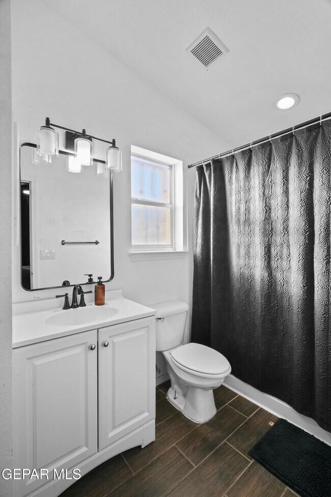 Building Photo - 13475 Sunset Hills Dr