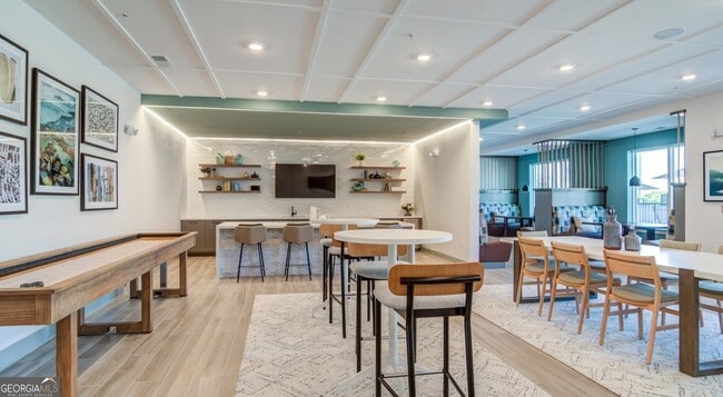 Building Photo - 1000 Rea Dr SW