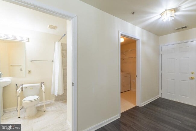 Building Photo - 8901 Stone Creek Pl