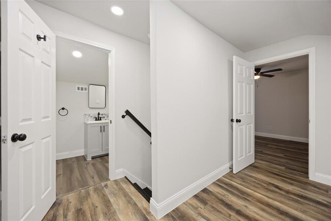 Building Photo - 3806 Zephyr St