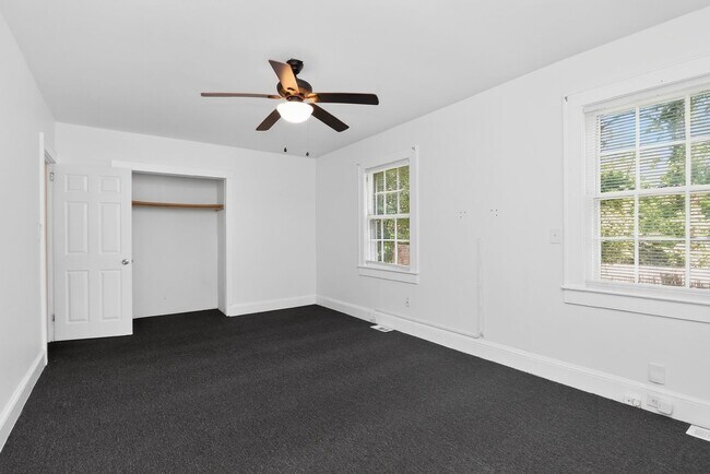 Building Photo - Charming 2BR Home Near Uptown Charlotte