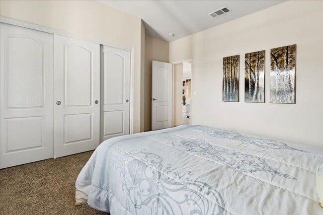 Building Photo - $3,456 - 2 Bed / 2 Bath Stunning Corner Un...