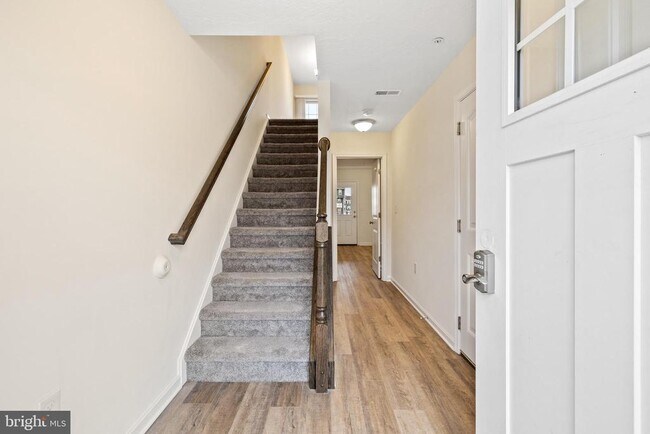 Building Photo - 306 Alfalfa Dr