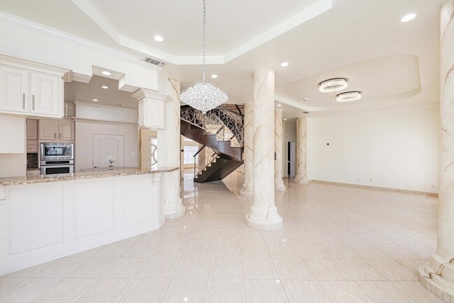 Building Photo - 314 Bordeaux Dr