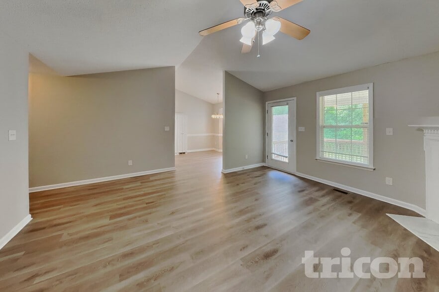 Building Photo - 47 Spaniel Ln