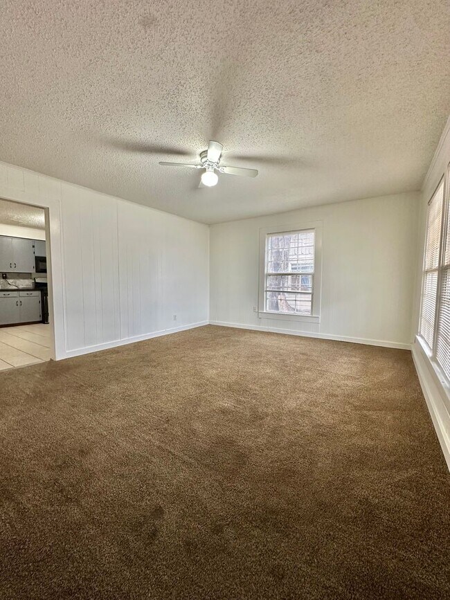 Building Photo - COMING SOON!!! -  Spacious 3-Bedroom Home Available to Lease!