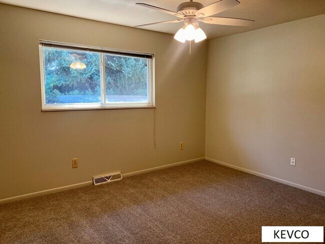 Building Photo - Four Bedroom Single Family Home with Large Backyard