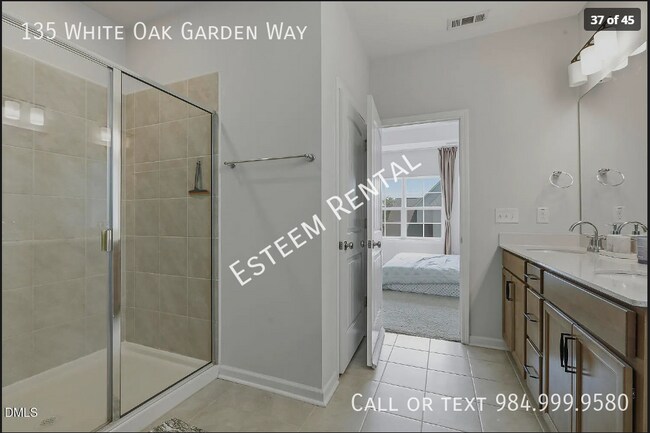 Building Photo - 135 White Oak Gdn Wy