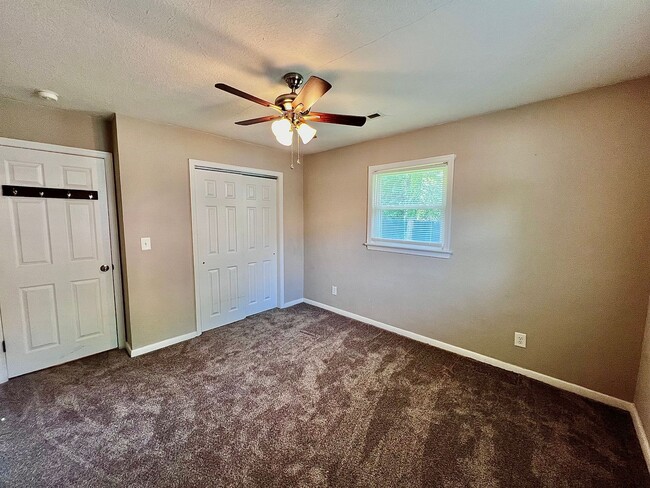 Building Photo - Gorgeous fully renovated 4 bedroom home in...