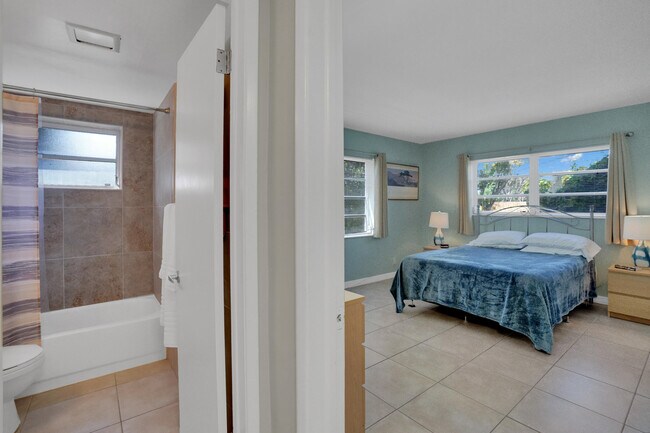 Building Photo - 3212 NE 9th St