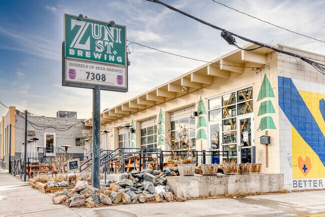 Building Photo - 1441 Central St