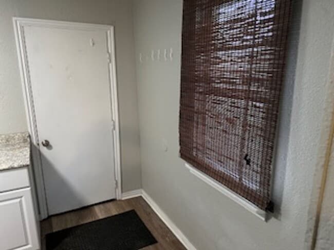 Building Photo - Cozy Studio in Desirable Neighborhood