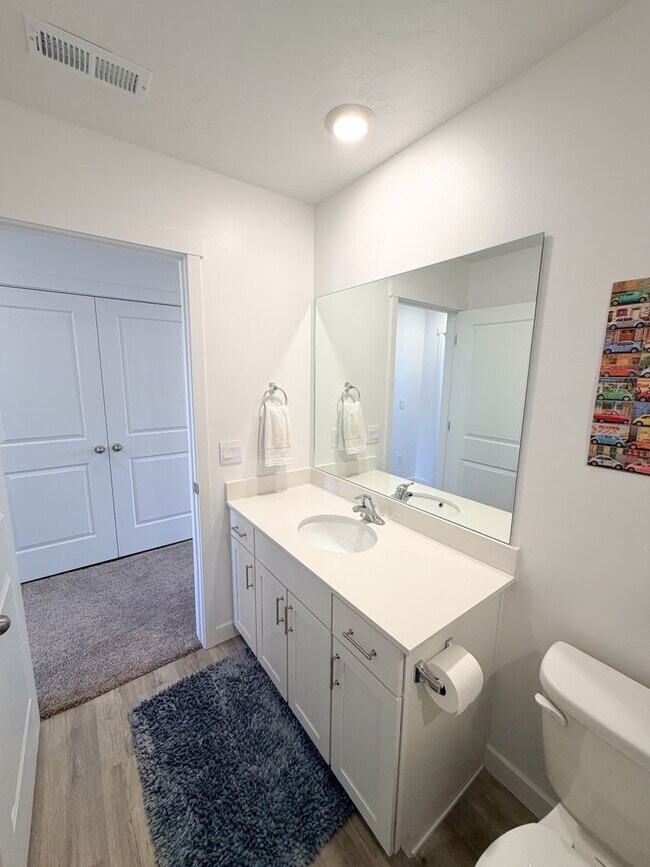 Building Photo - Hidden Springs Gem