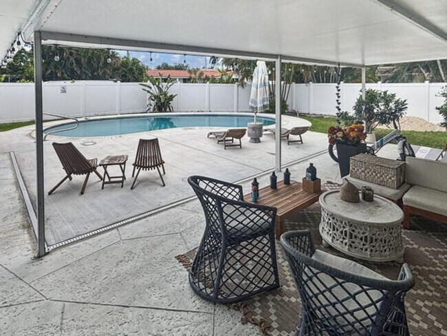 Building Photo - 100 SW 17th St