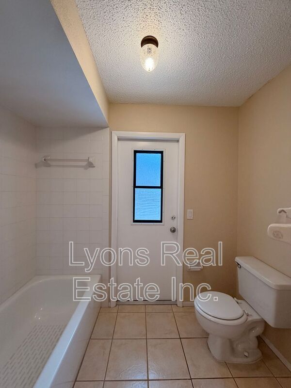 Building Photo - 25043 Palisade Rd