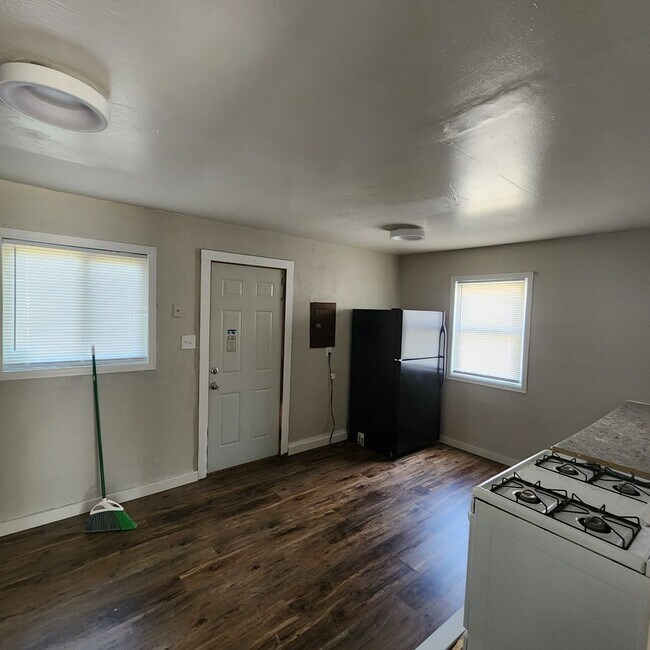 Building Photo - Miller Beach Nearby - Aetna Living