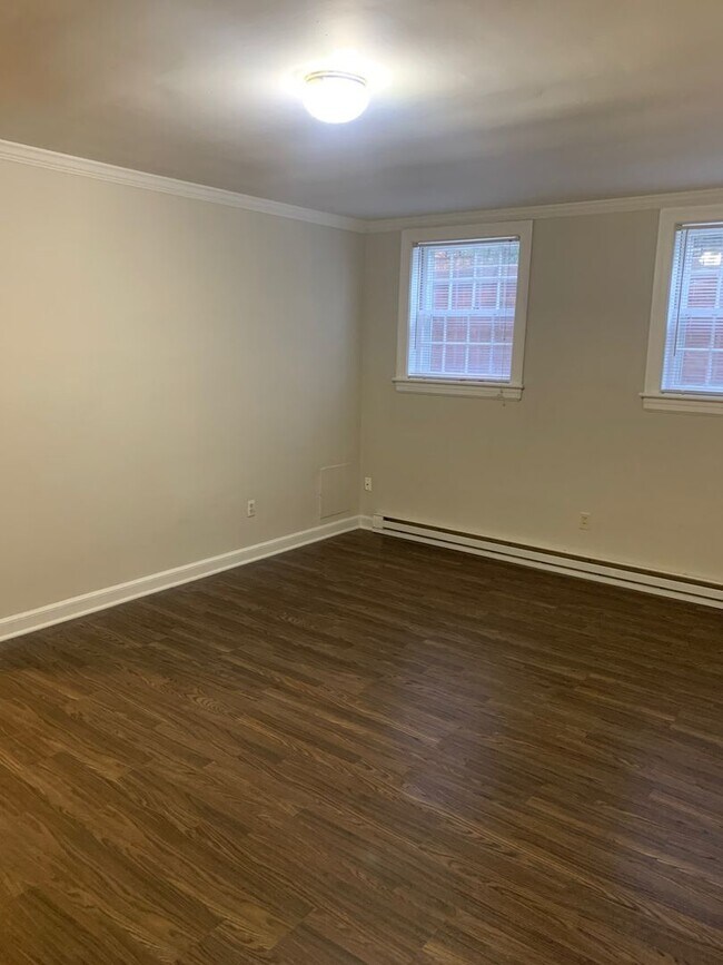 Building Photo - 807 W End Blvd