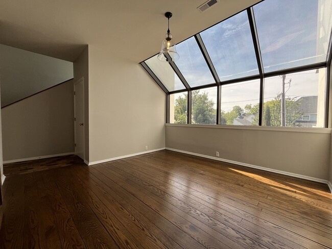 Building Photo - 501 Fenton Pl