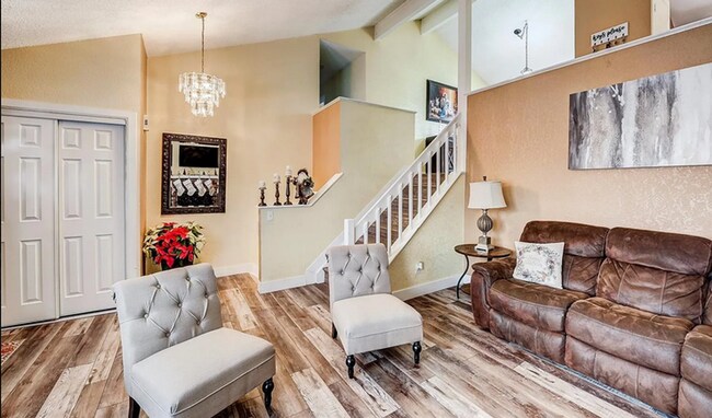 Building Photo - Huge room in a large shared home, private bathroom, great neighborhood, friendly roommates!