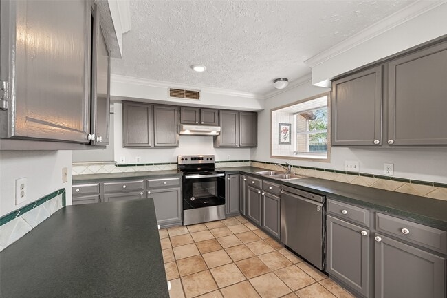 Building Photo - 19531 Woodglen Dr