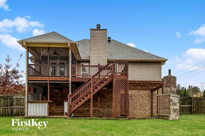 Building Photo - 352 Parkwood Dr