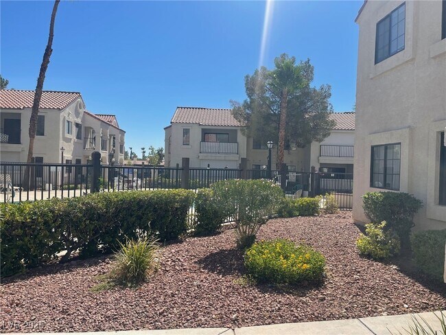 Building Photo - 4860 Nara Vista Way