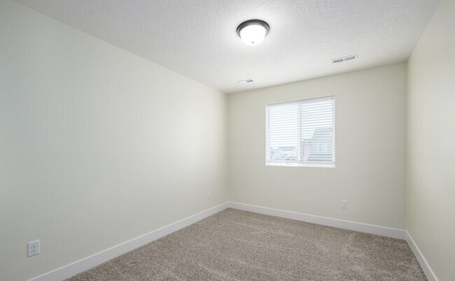 Building Photo - 3007 S 2600 W St