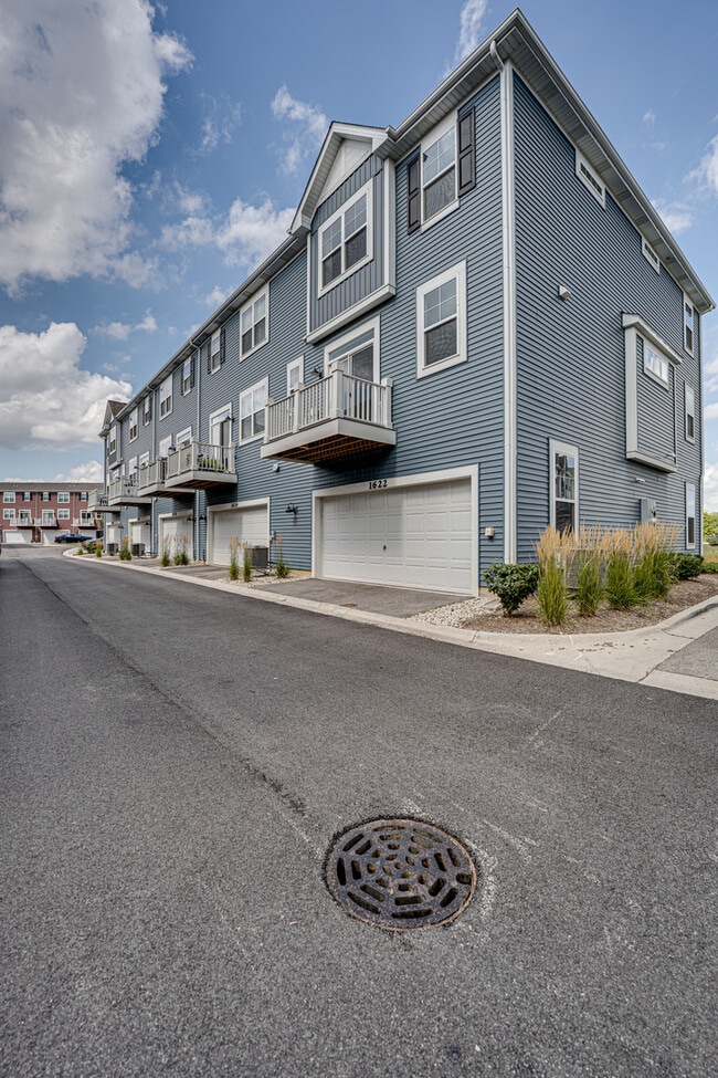 Building Photo - 1622 Albany St