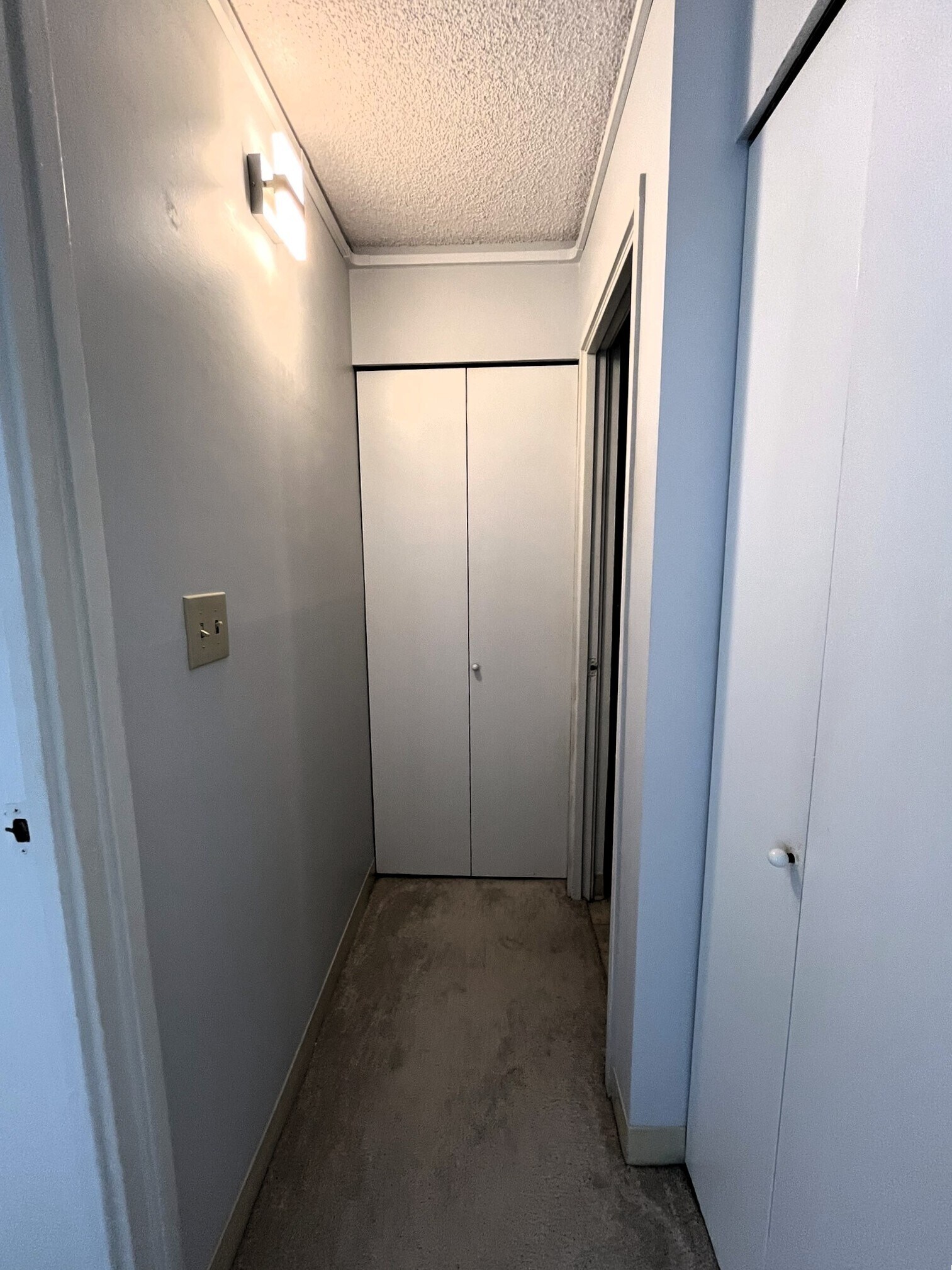Washer/Dryer closet - 3045 Ala Napuaa Pl