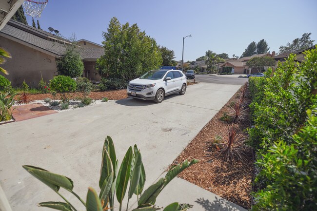 driveway - 5534 Alcove Ave