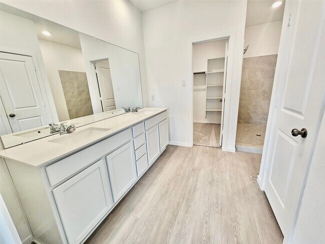 Building Photo - 6822 Yellow Jessamine Ln